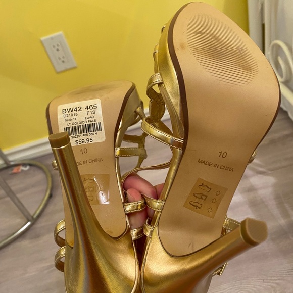 Le chateau gold high heel sandals size 10 - Picture 4 of 5